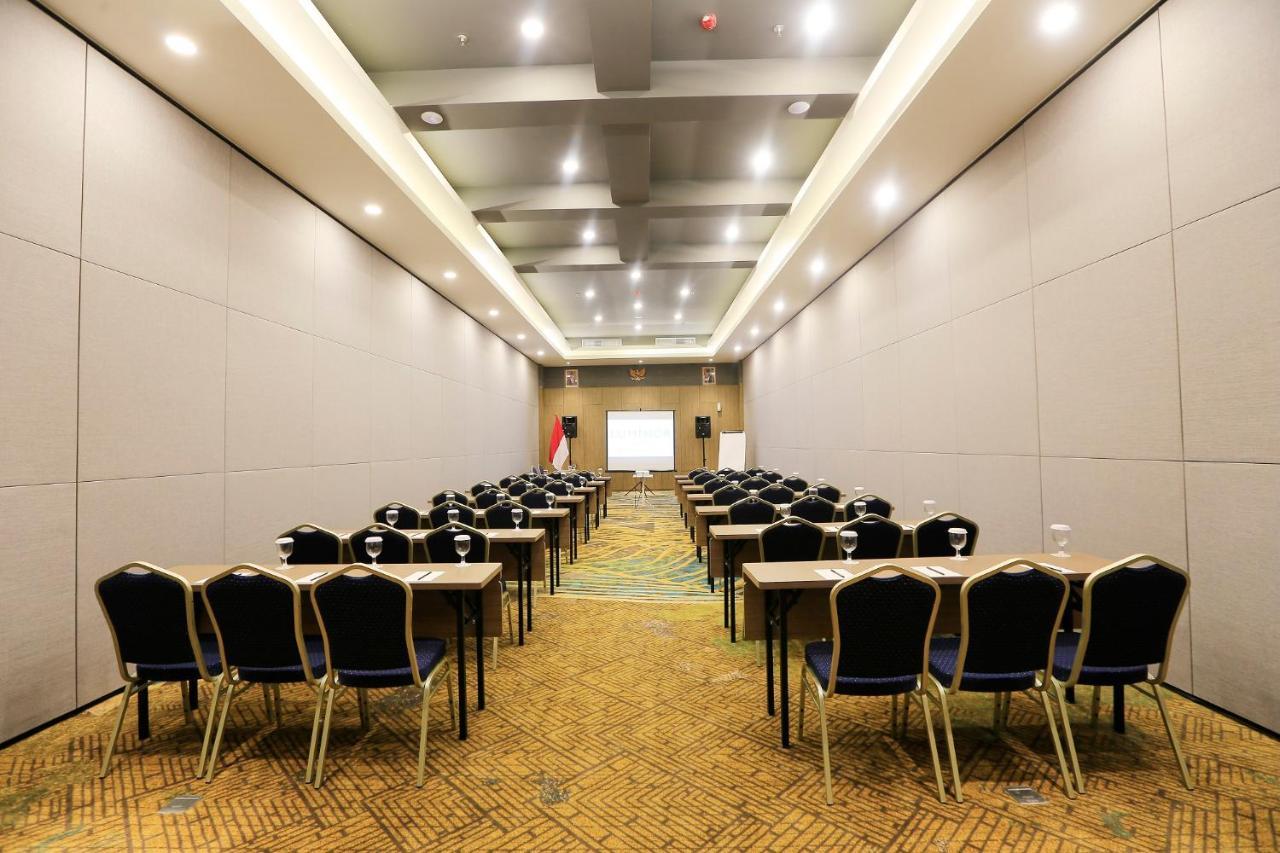 Luminor Hotel Purwokerto By Wh エクステリア 写真