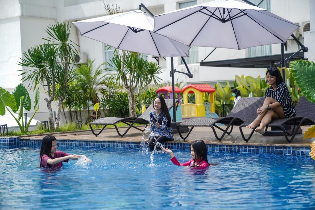 Luminor Hotel Purwokerto By Wh エクステリア 写真