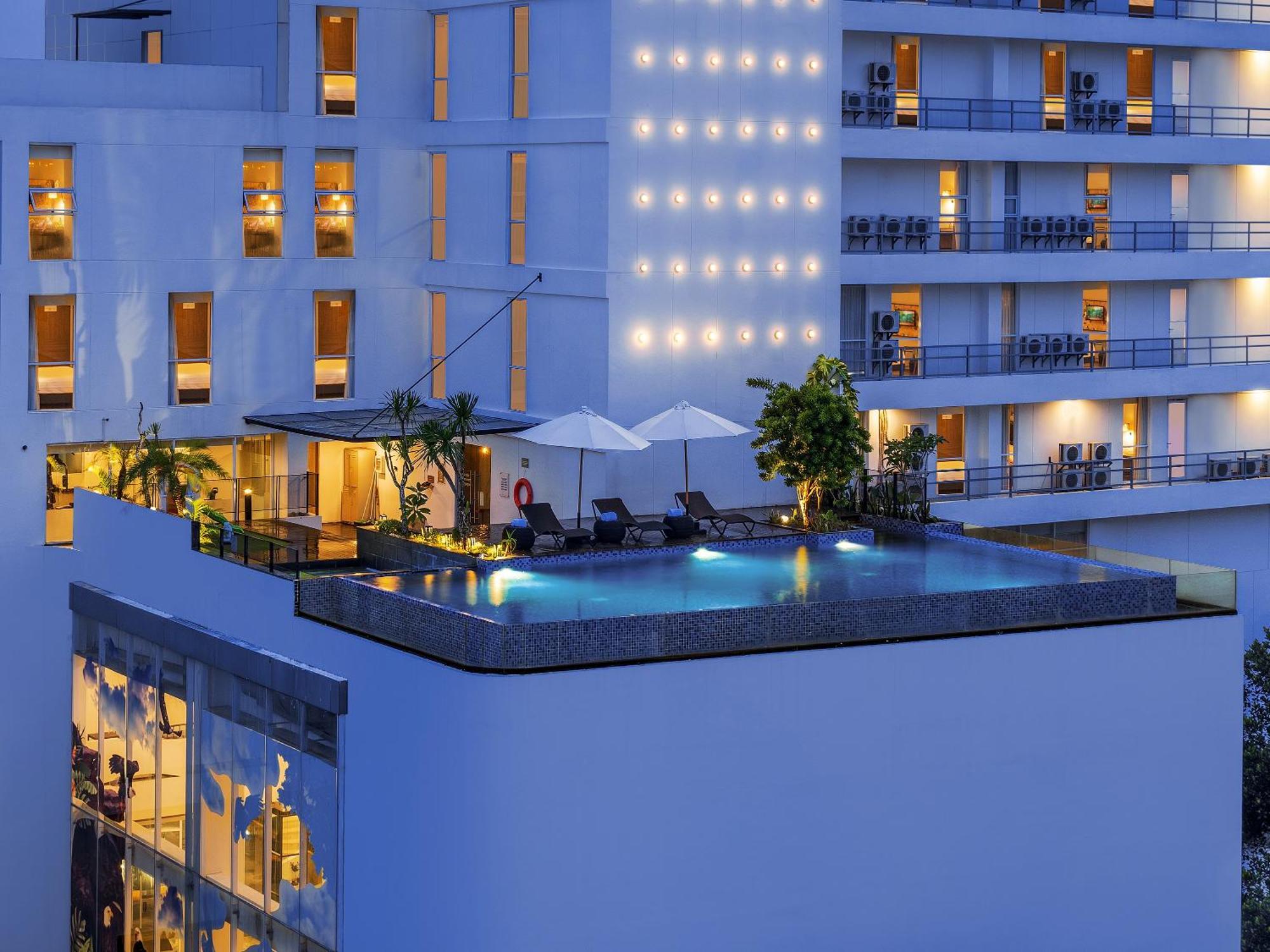 Luminor Hotel Purwokerto By Wh エクステリア 写真